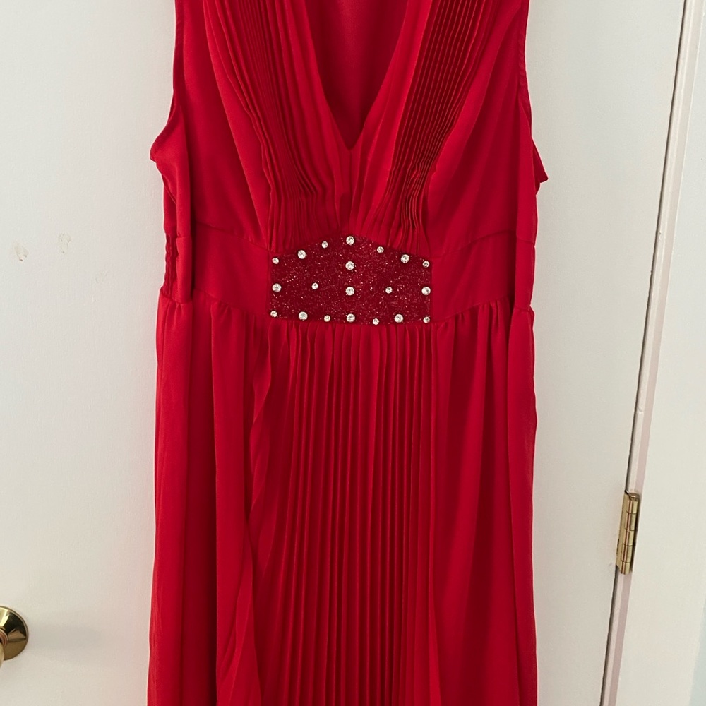 Elegant Red Sleeveless Dress